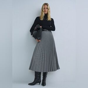 🦋2/$20🦋 BNWT Mexx Accordion Pleated Skirt